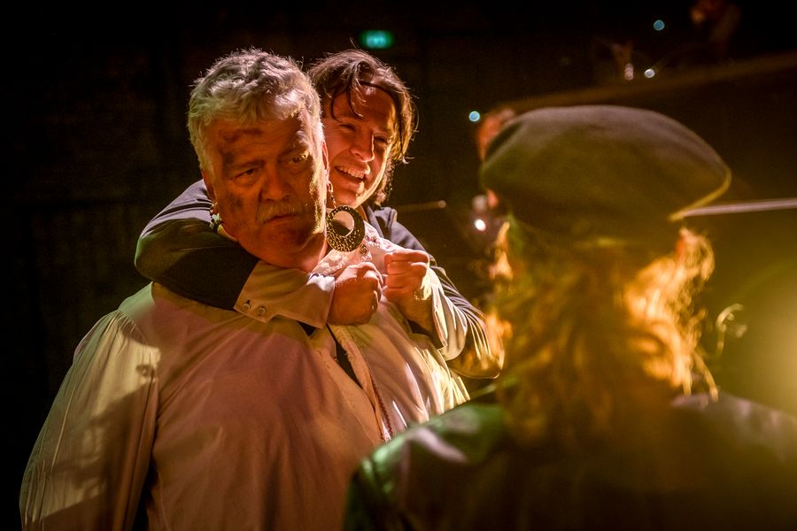Die Stiere, Theaterhaus Jena – Szenenfoto 27
