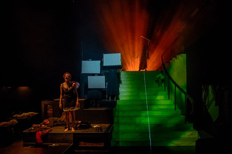 Die Zofen, Theaterhaus Jena – Szenenfoto 4